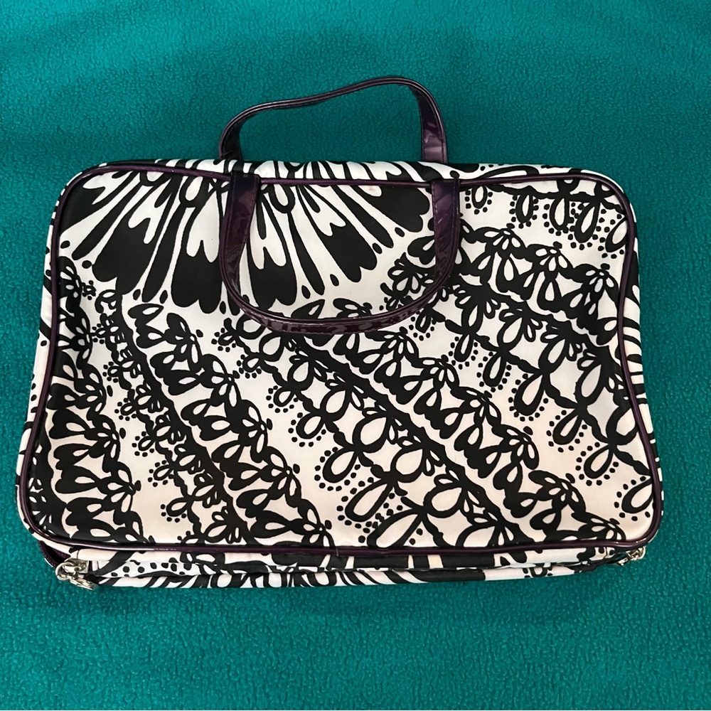 Contents by Allegra Mfg Black & White Patterned Women’s Makeup Tote